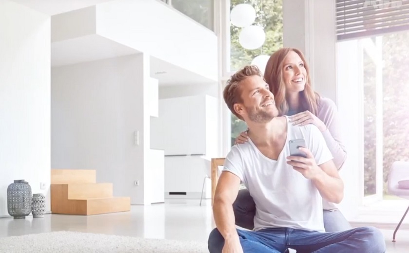 Una casa che risponde a ogni comando con ABB i-Bus® KNX